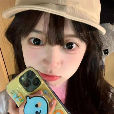 港台老牌艺人机场牵手女助理，短时间内内幕曝光，经纪人连夜公关